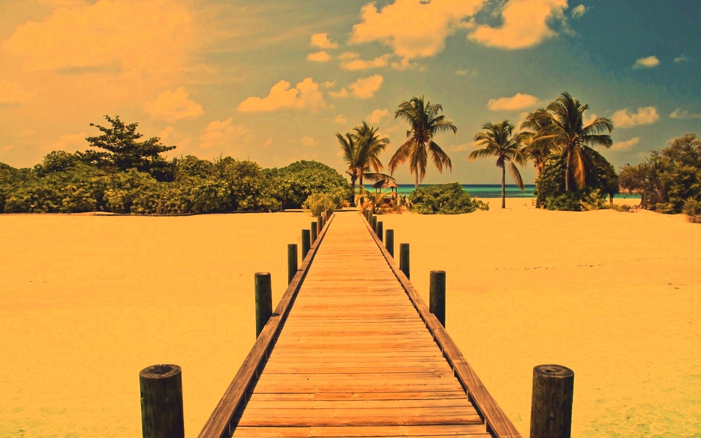 Пирс на тропическом острове обои