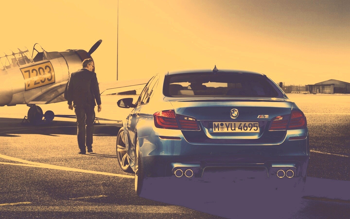 BMW F10 M5 на аэродроме обои