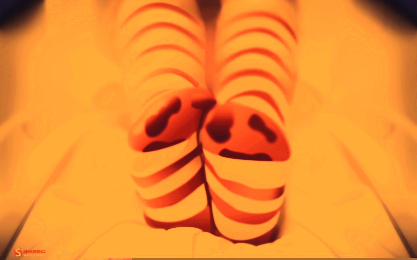 Ножки в полосатых чулках обои