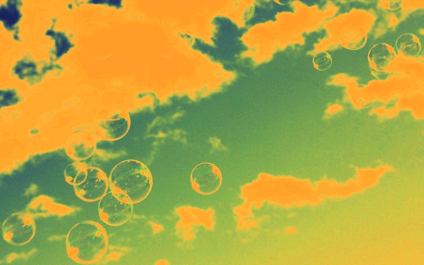 Мыльные пузыри в небе обои