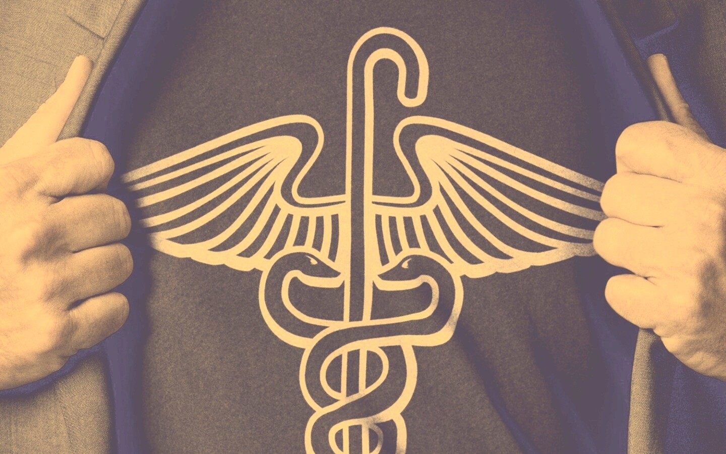 Футболка со змеями и тростью обои