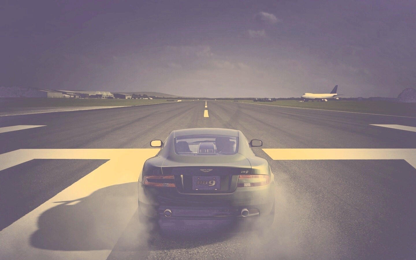 Aston на взлетной полосе обои