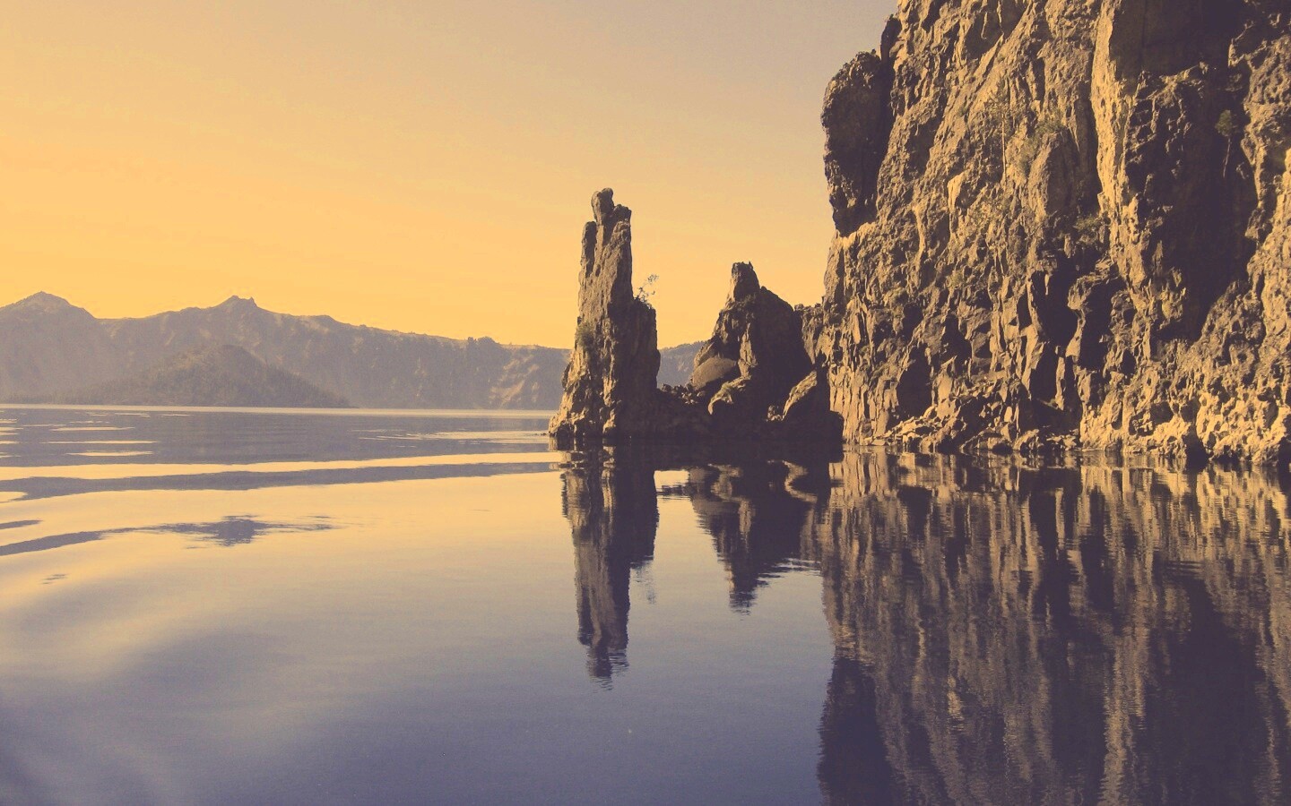 Скалистый берег обои