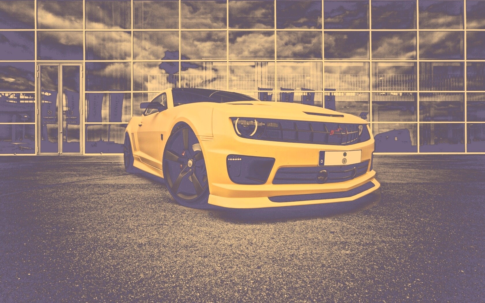 Желтый монстр обои