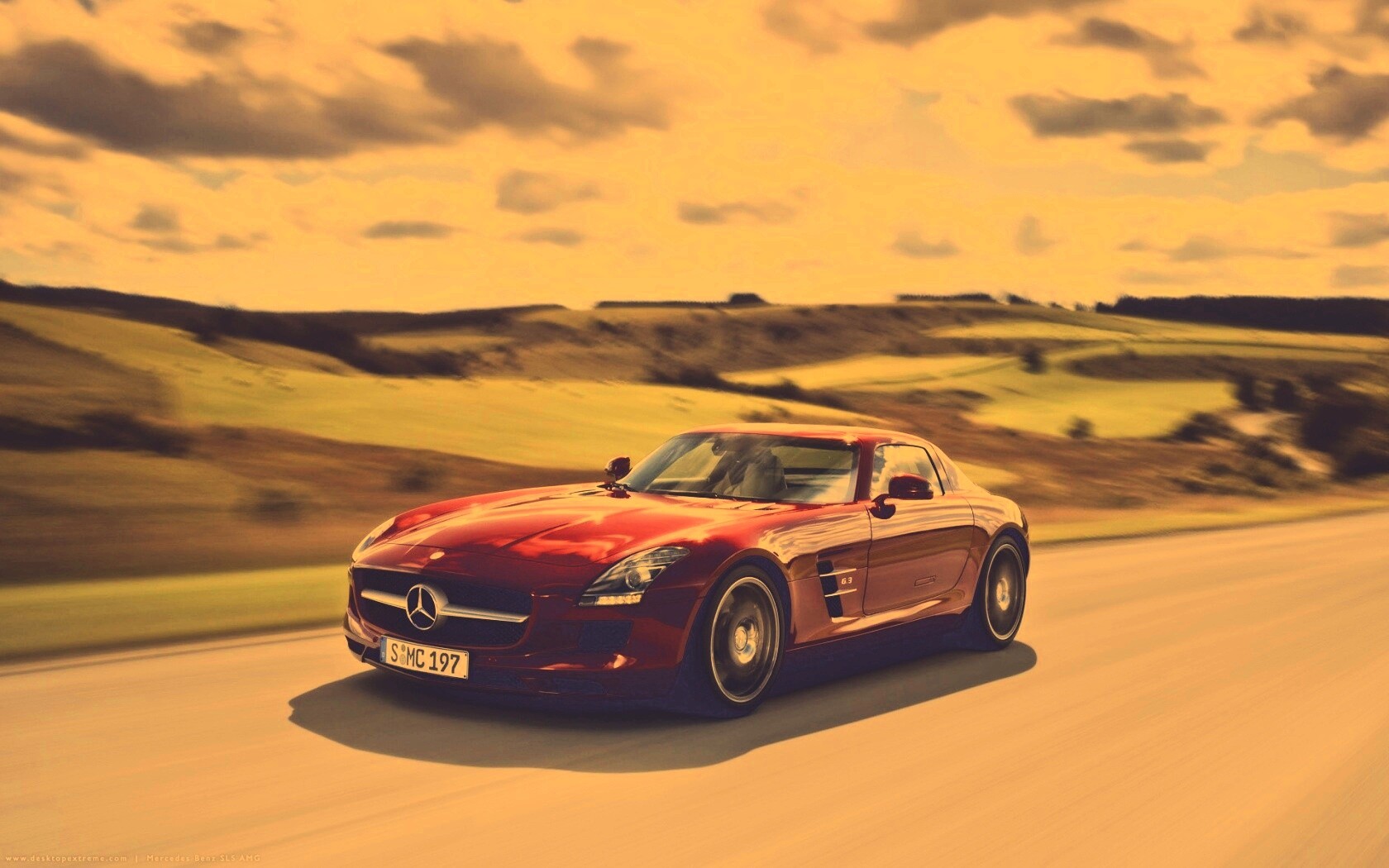 Красный спортивный мерседес обои