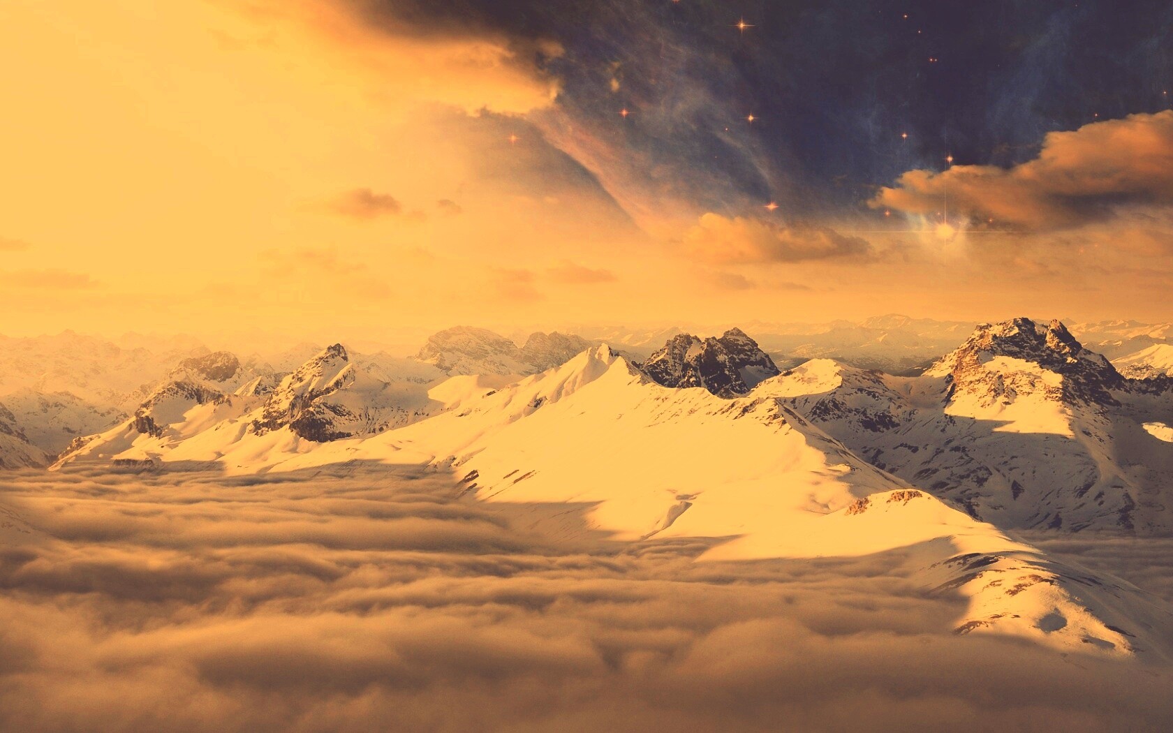 Горный хребет над облаками обои