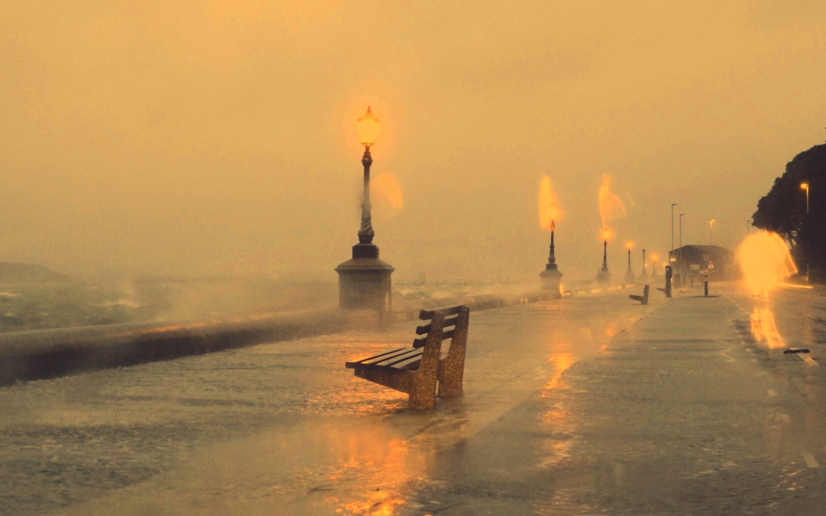 Набережная в ливень обои