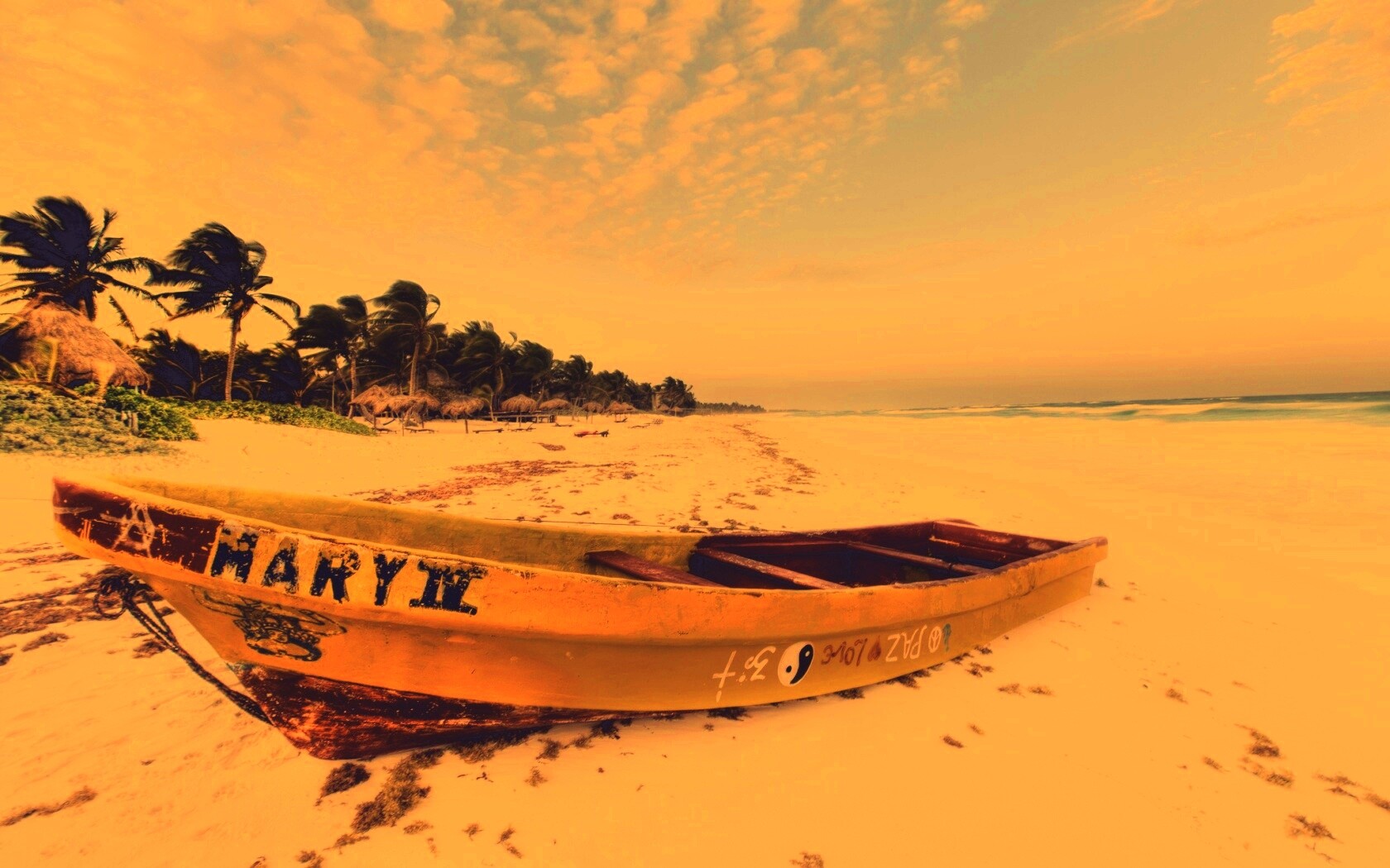 Лодка на берегу моря MARY IV обои