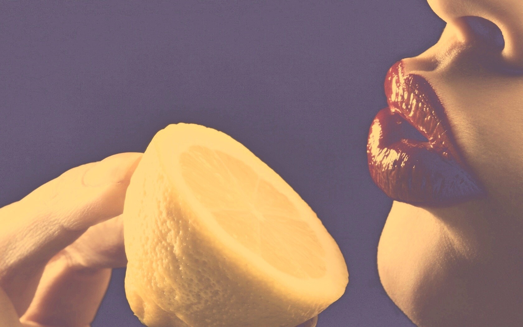 Лимон и губы обои