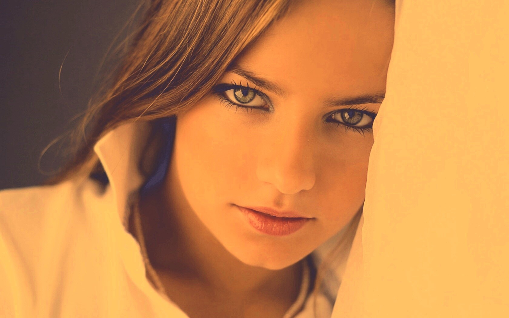 Красивая молодая девушка обои