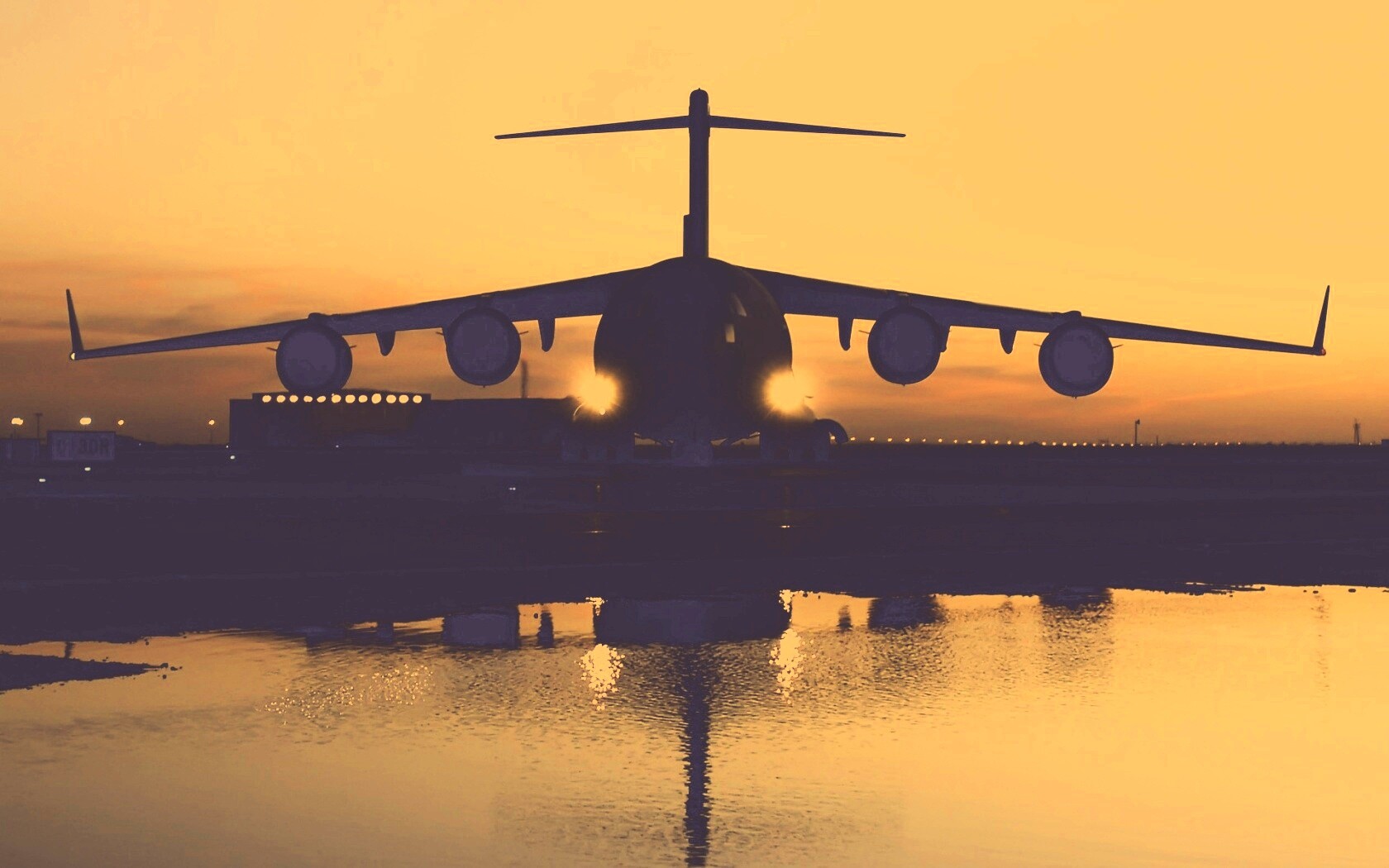 Самолет на взлетной полосе обои