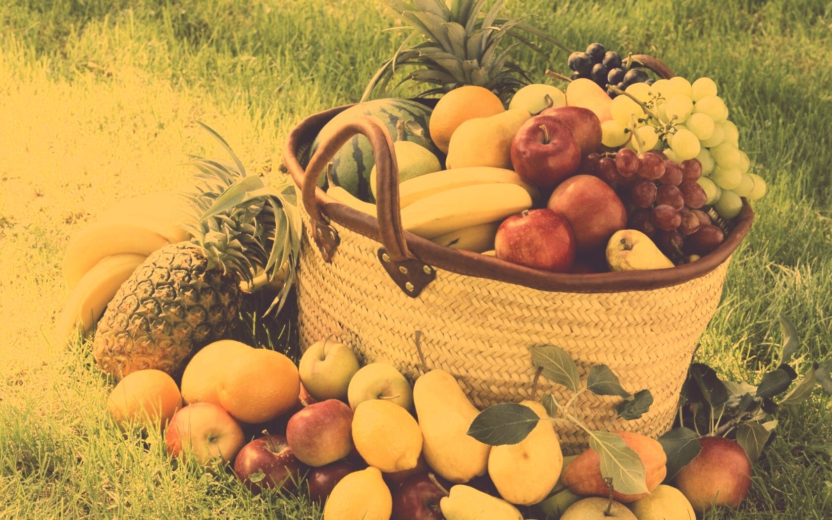 Корзина с фруктами обои