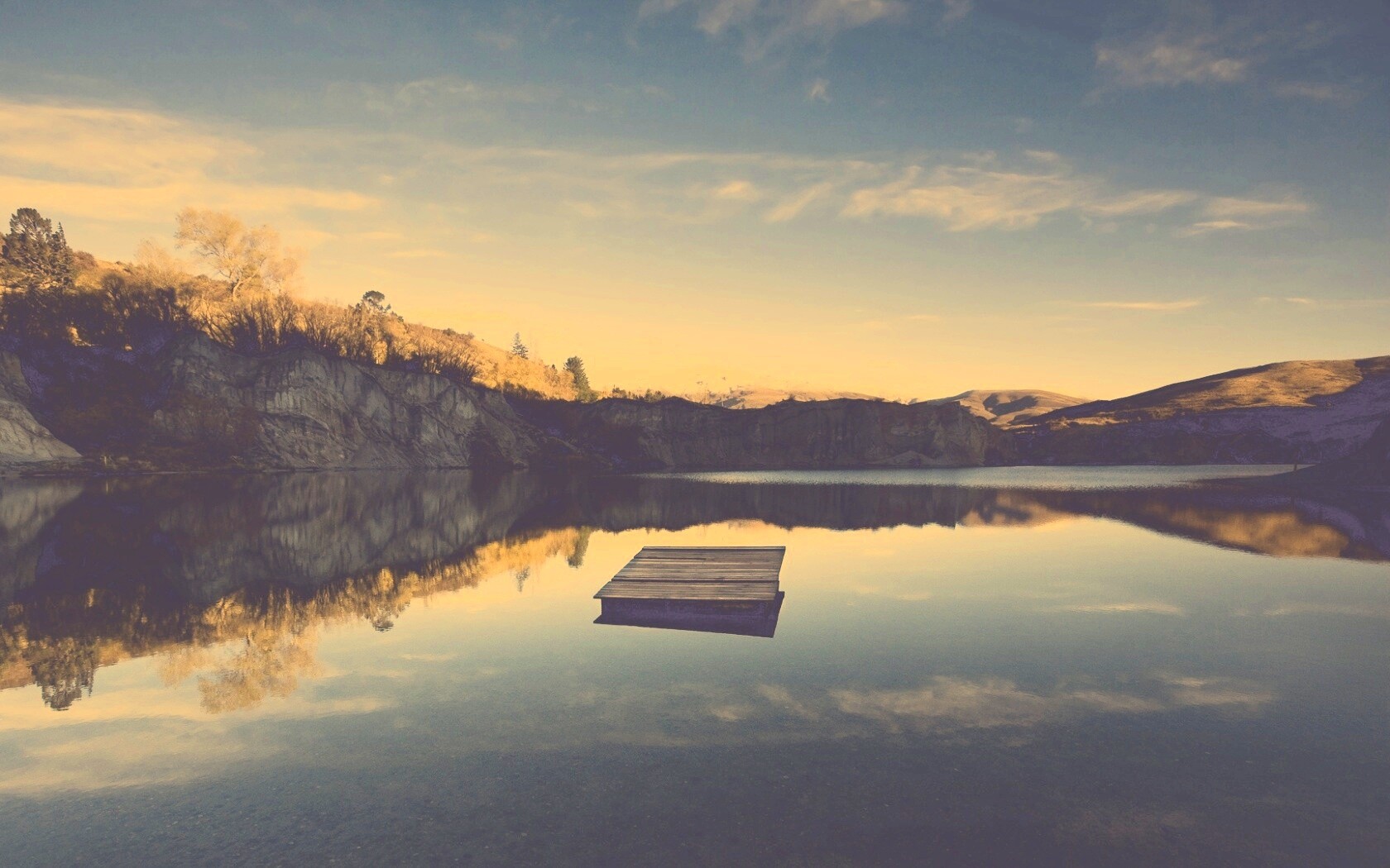 Уединенное озеро обои