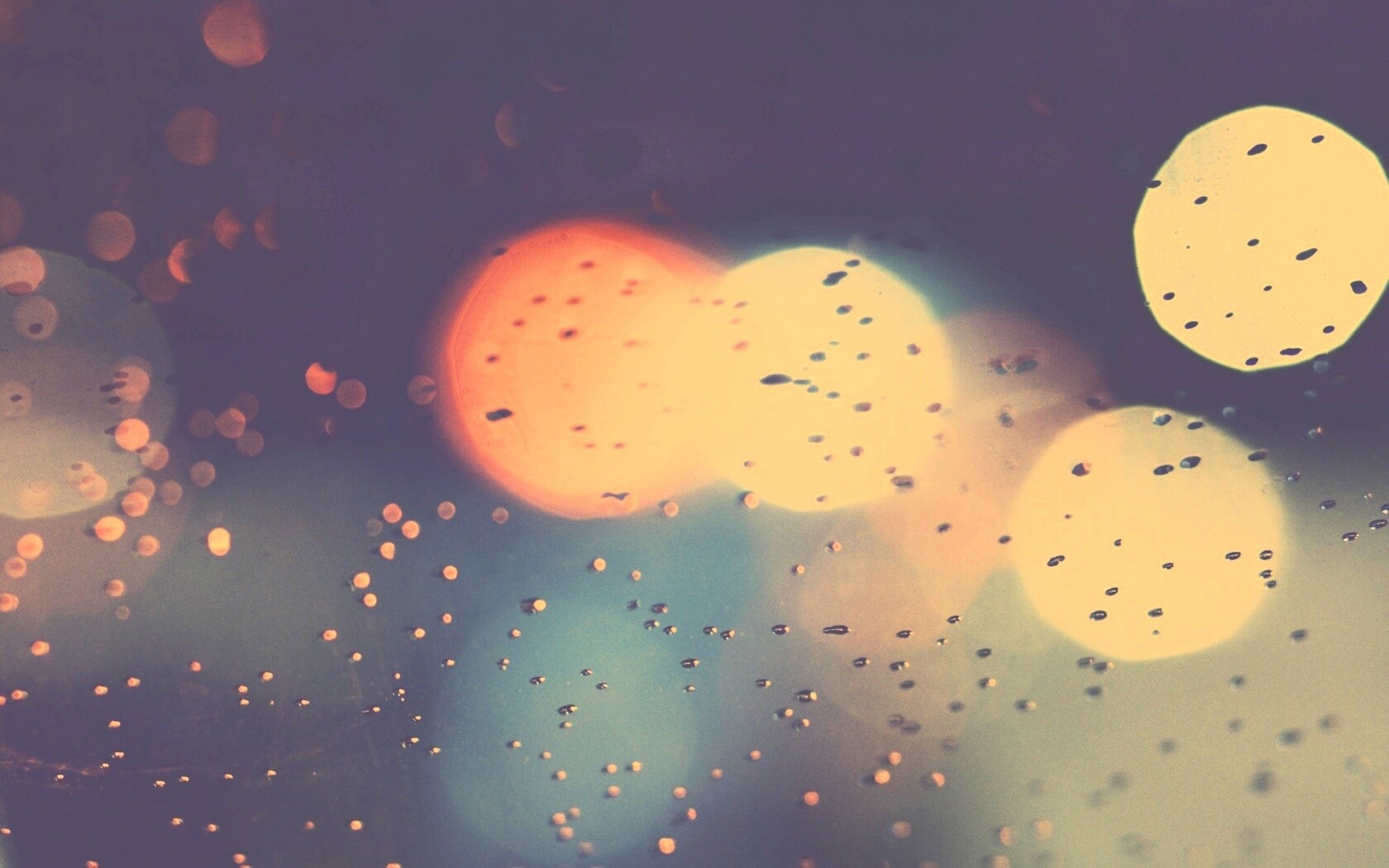 Огни, стекло и капли обои