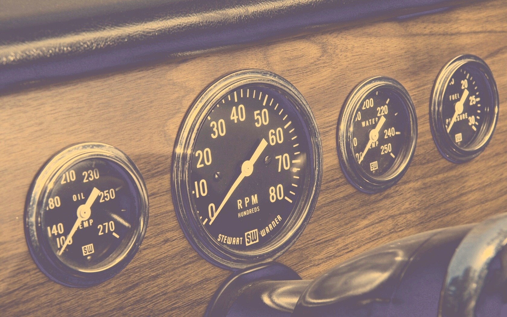 Приборная панель автомобиля Dodge обои