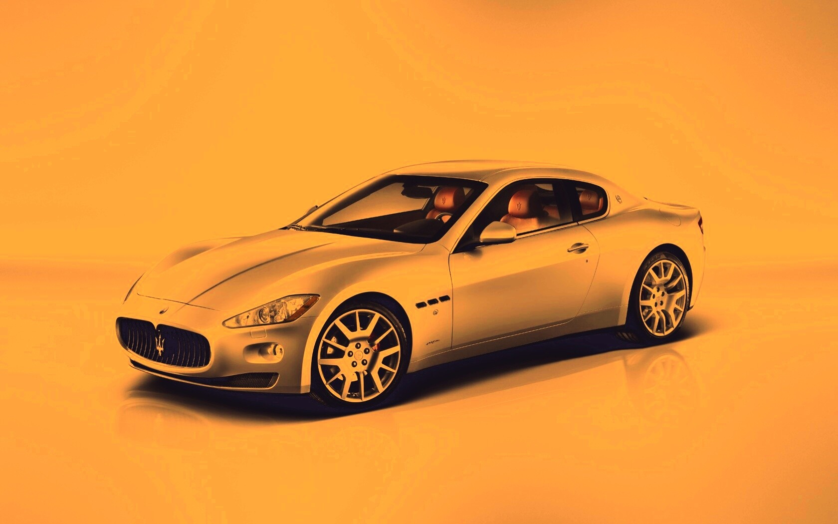 Грандтуризмо на белом фоне обои