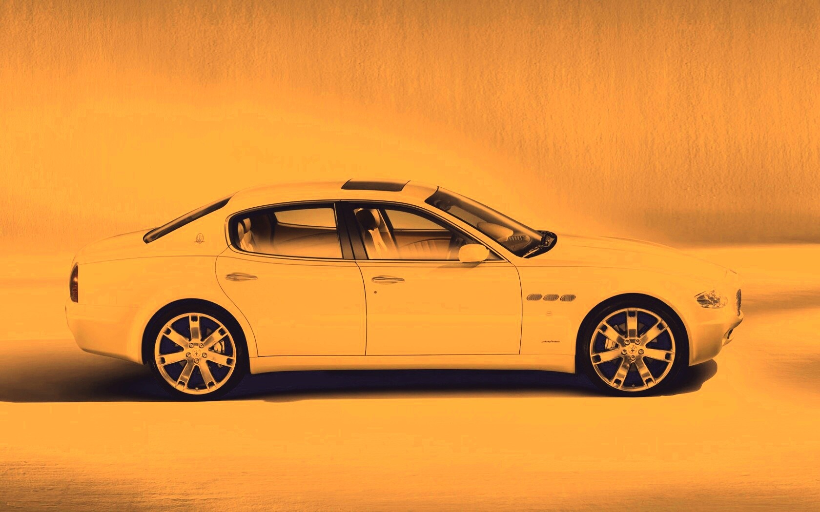 Maserati Quattroporte сбоку обои