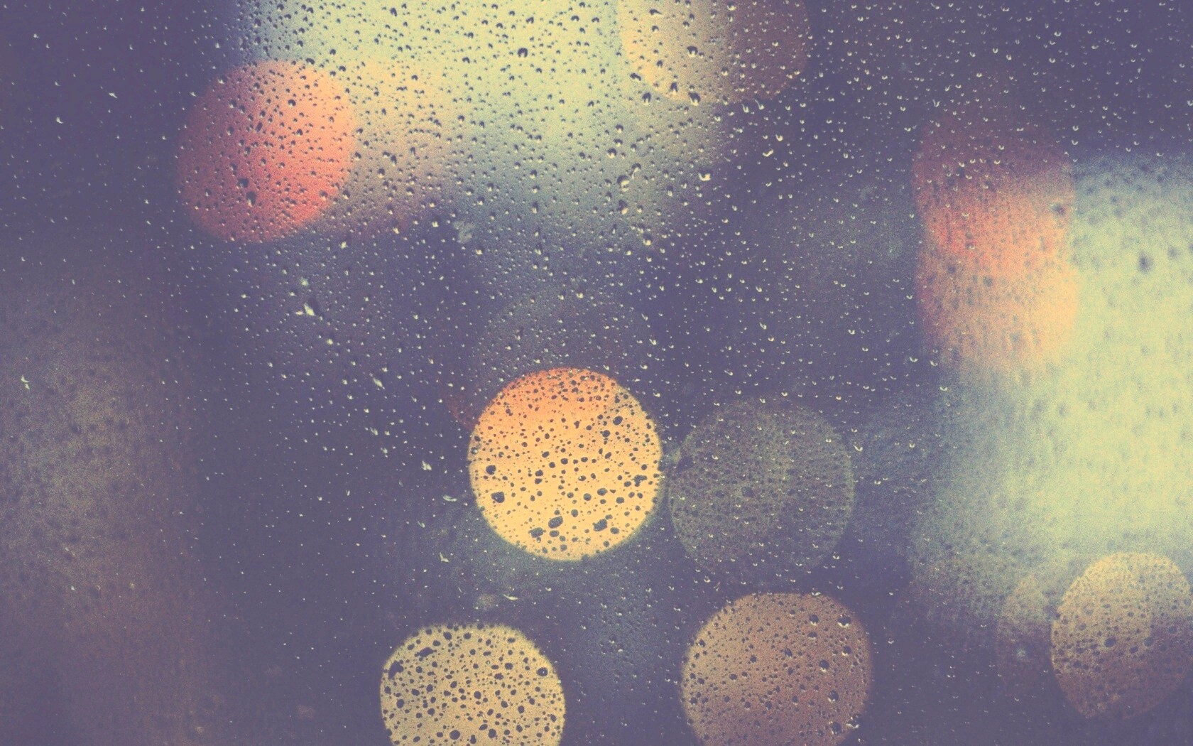 Блики за мокрым стеклом обои