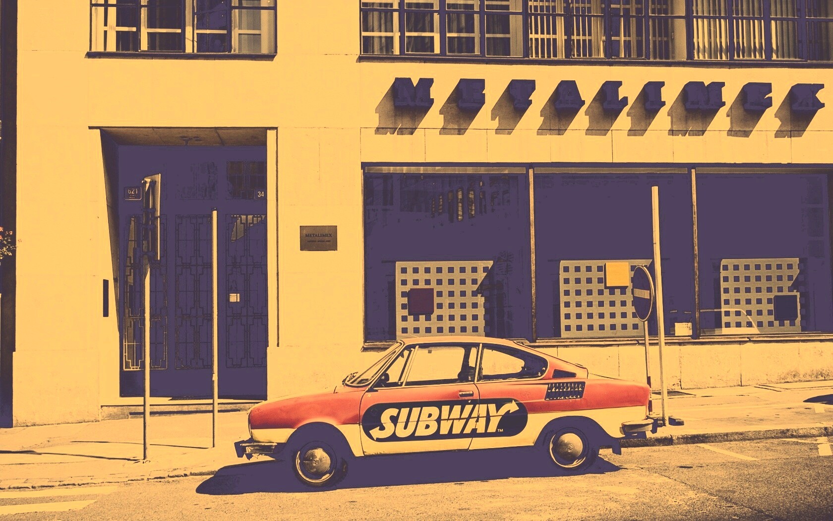 Реклама Subway на машине в Праге обои