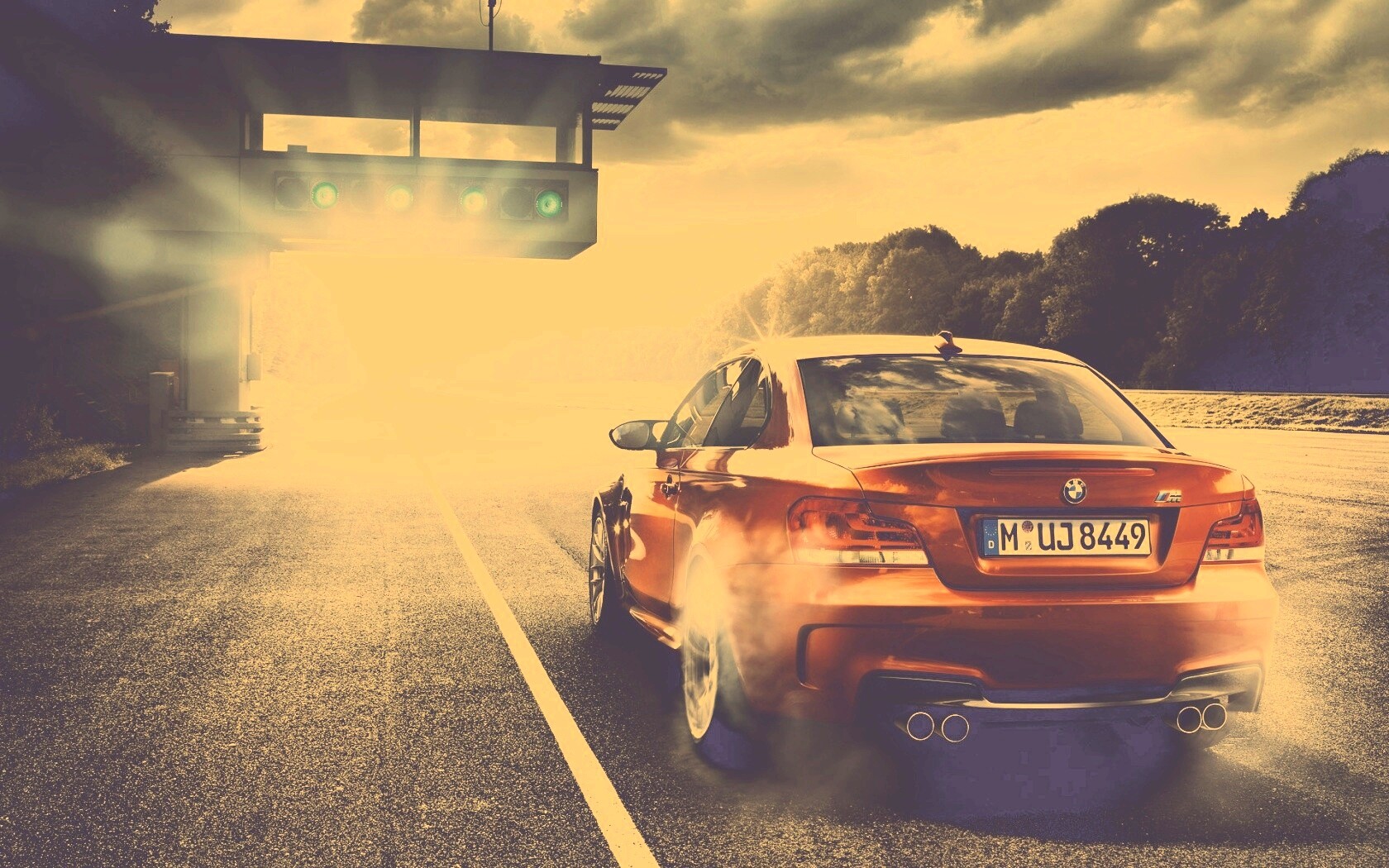 Оранжевый BMW серии M обои