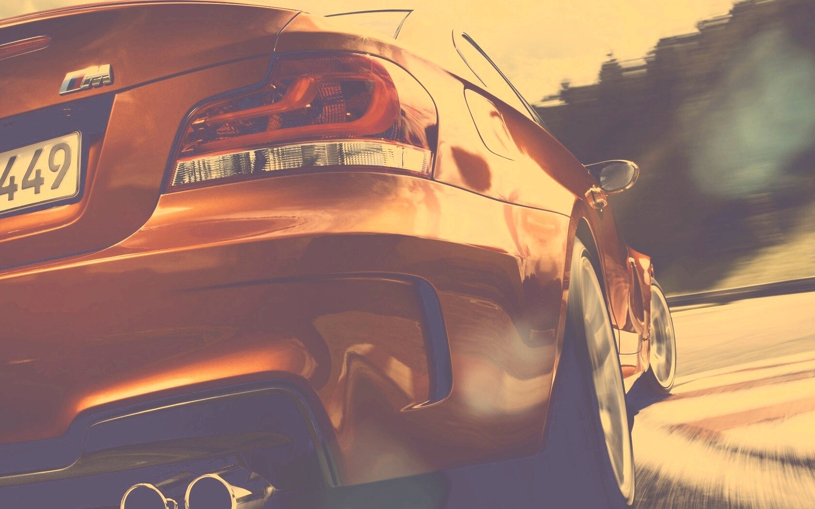 BMW входит в поворот на треке обои