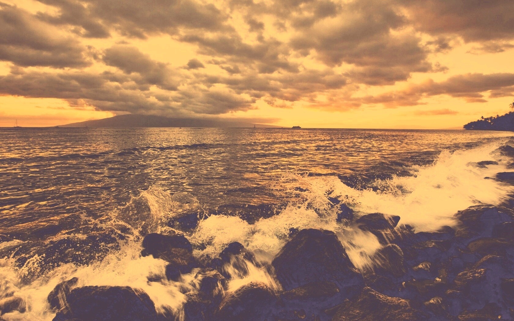 Неспокойно синее море.. обои