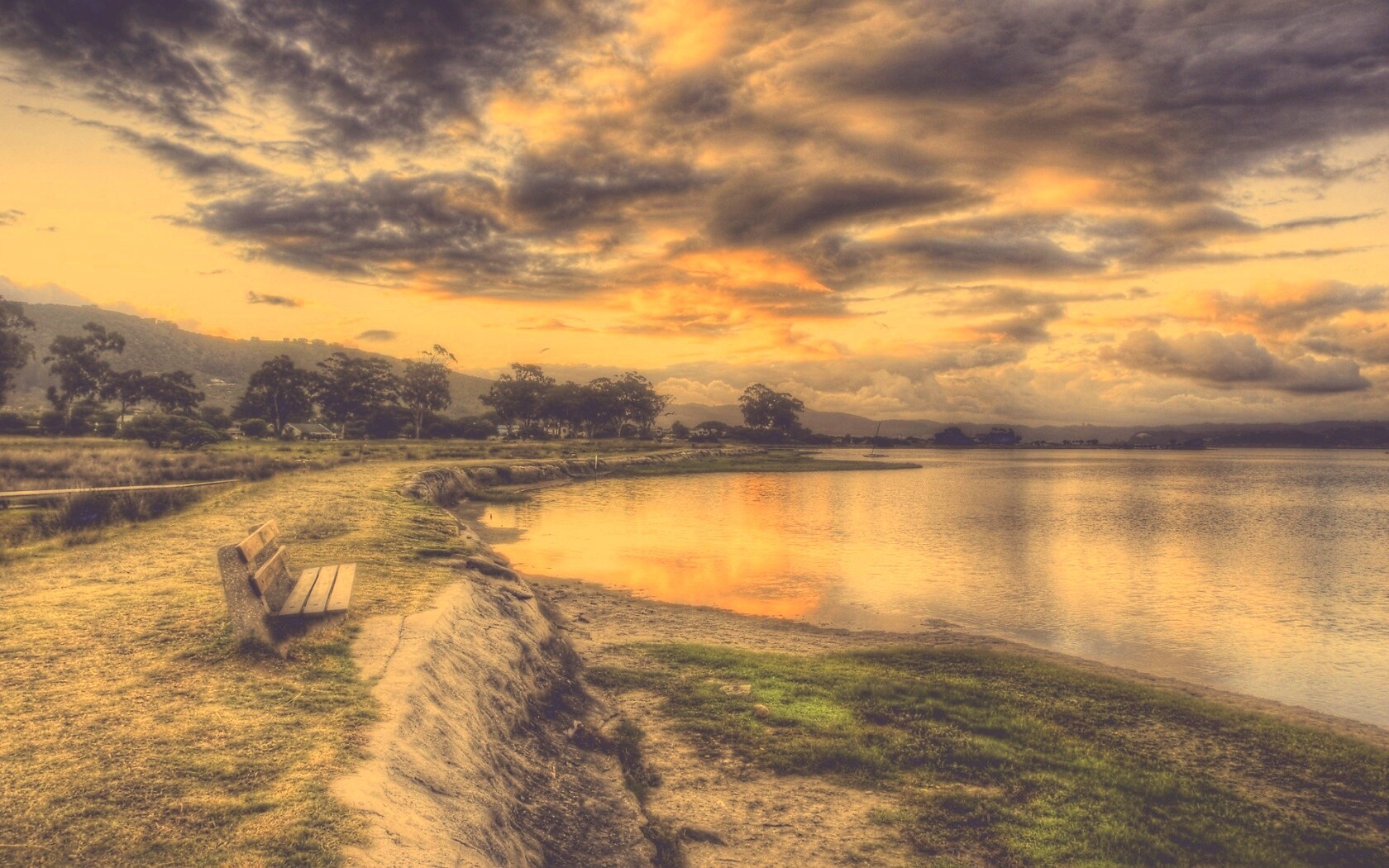 Скамейка у озера обои