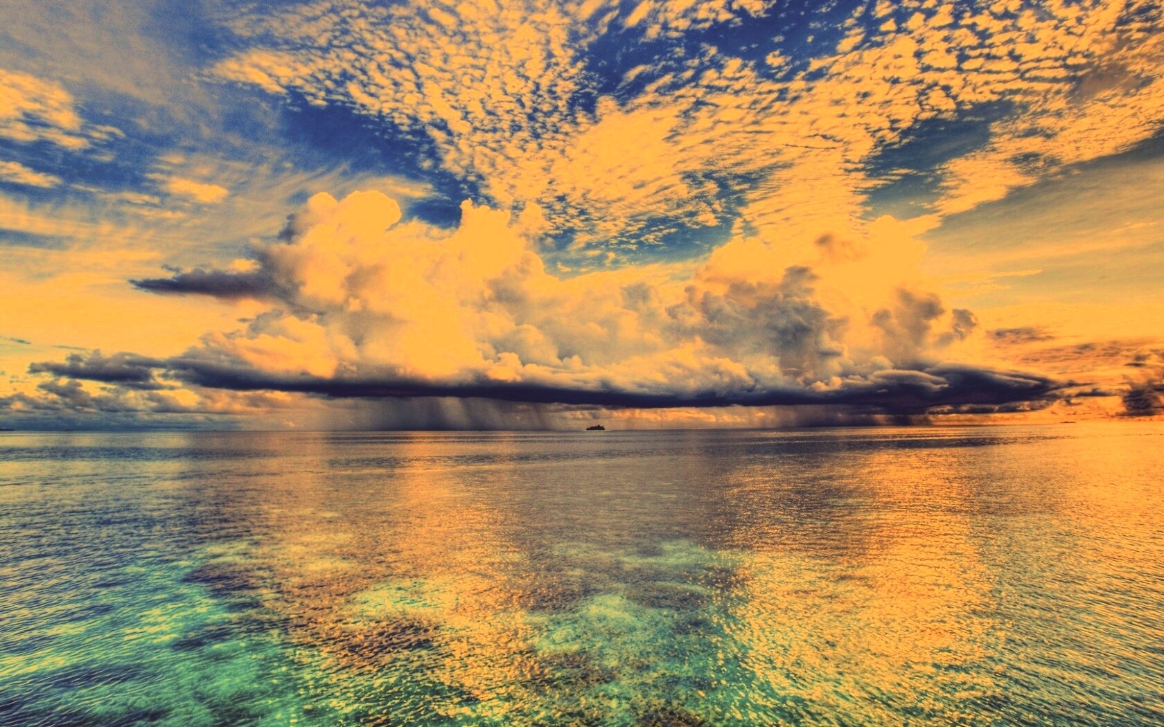 Тучи над морем обои