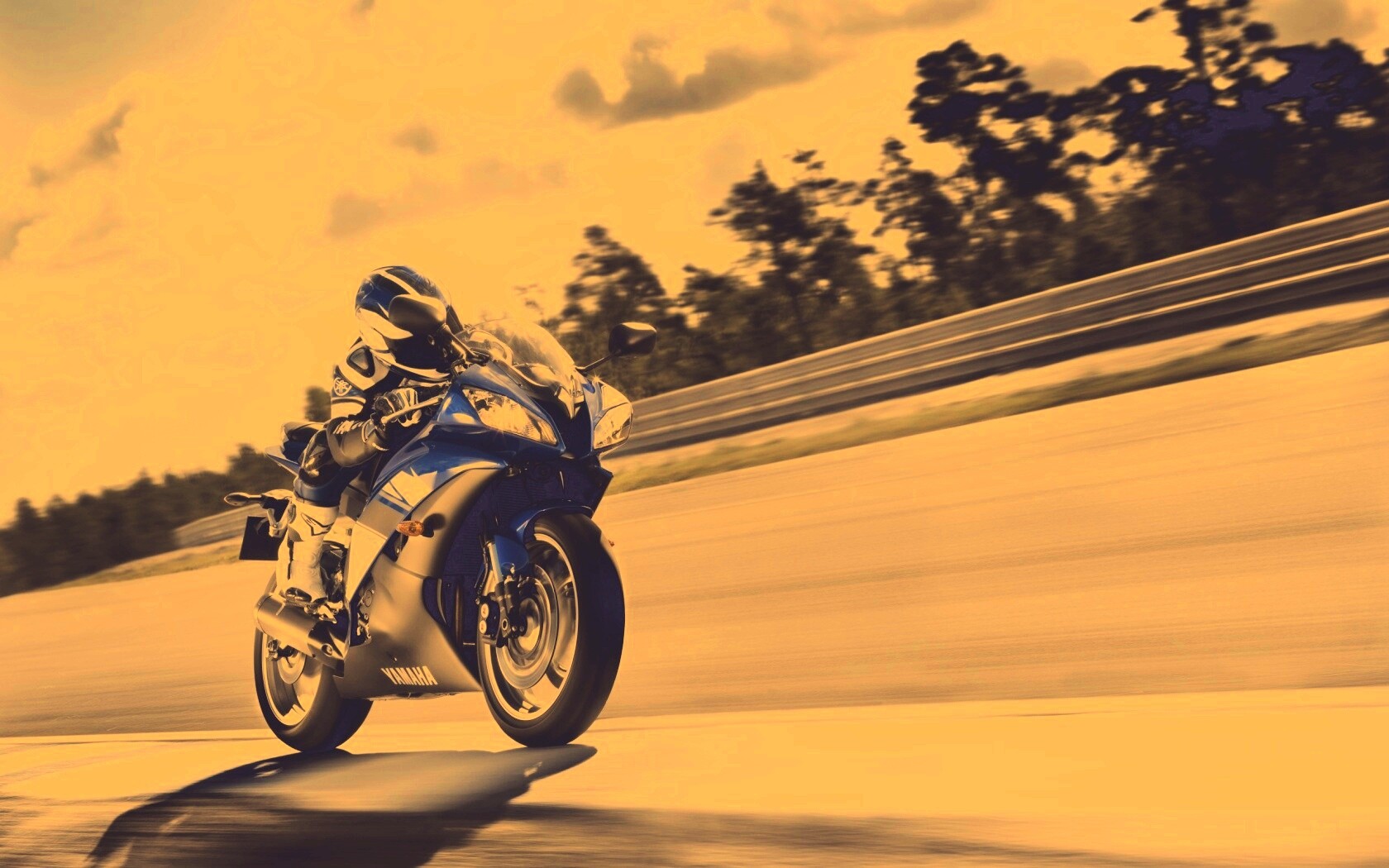 Мотоциклист на треке обои