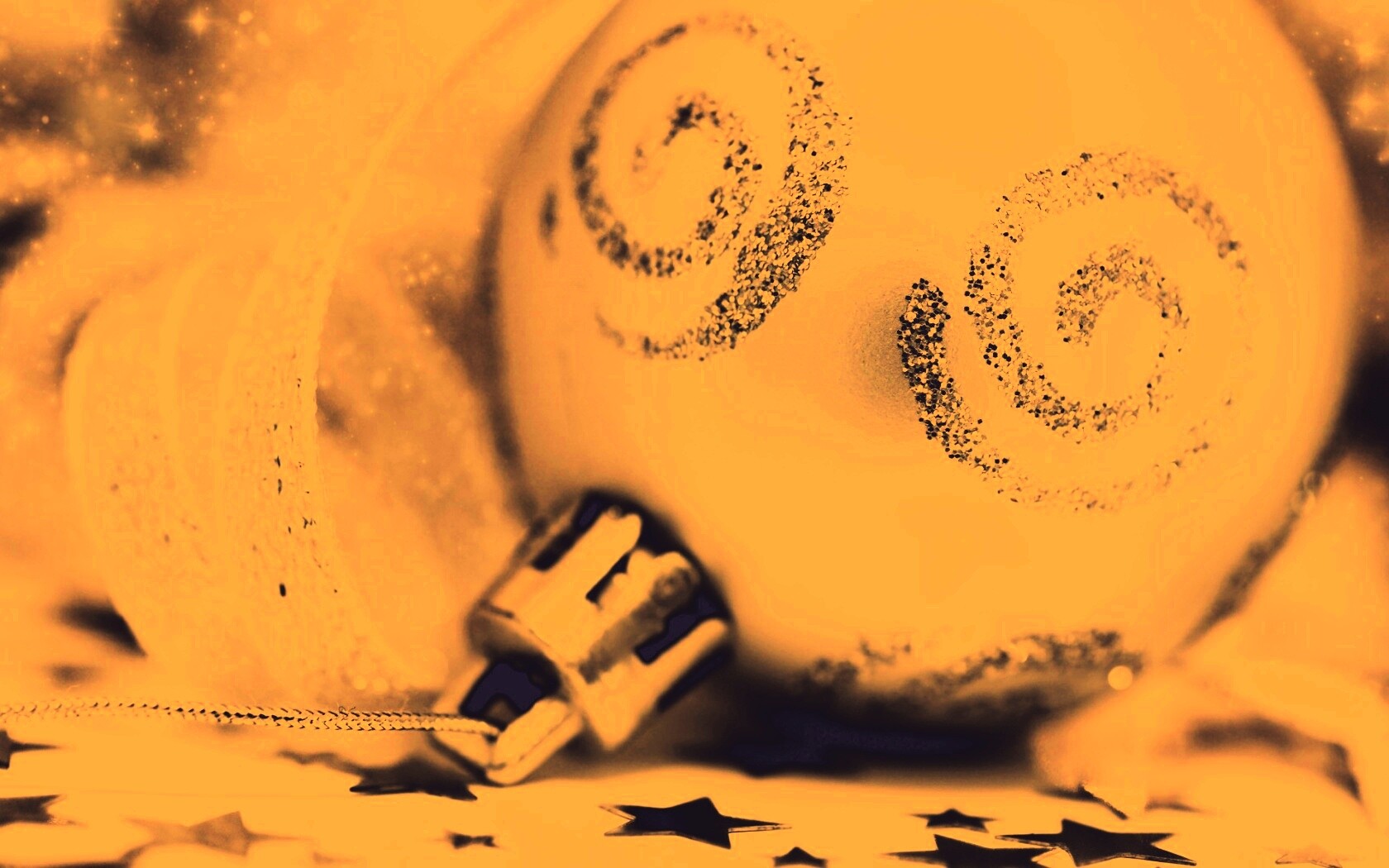 Ёлочный шарик белого цвета обои