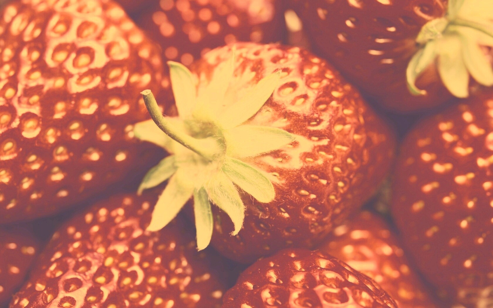 Сочная клубничка обои