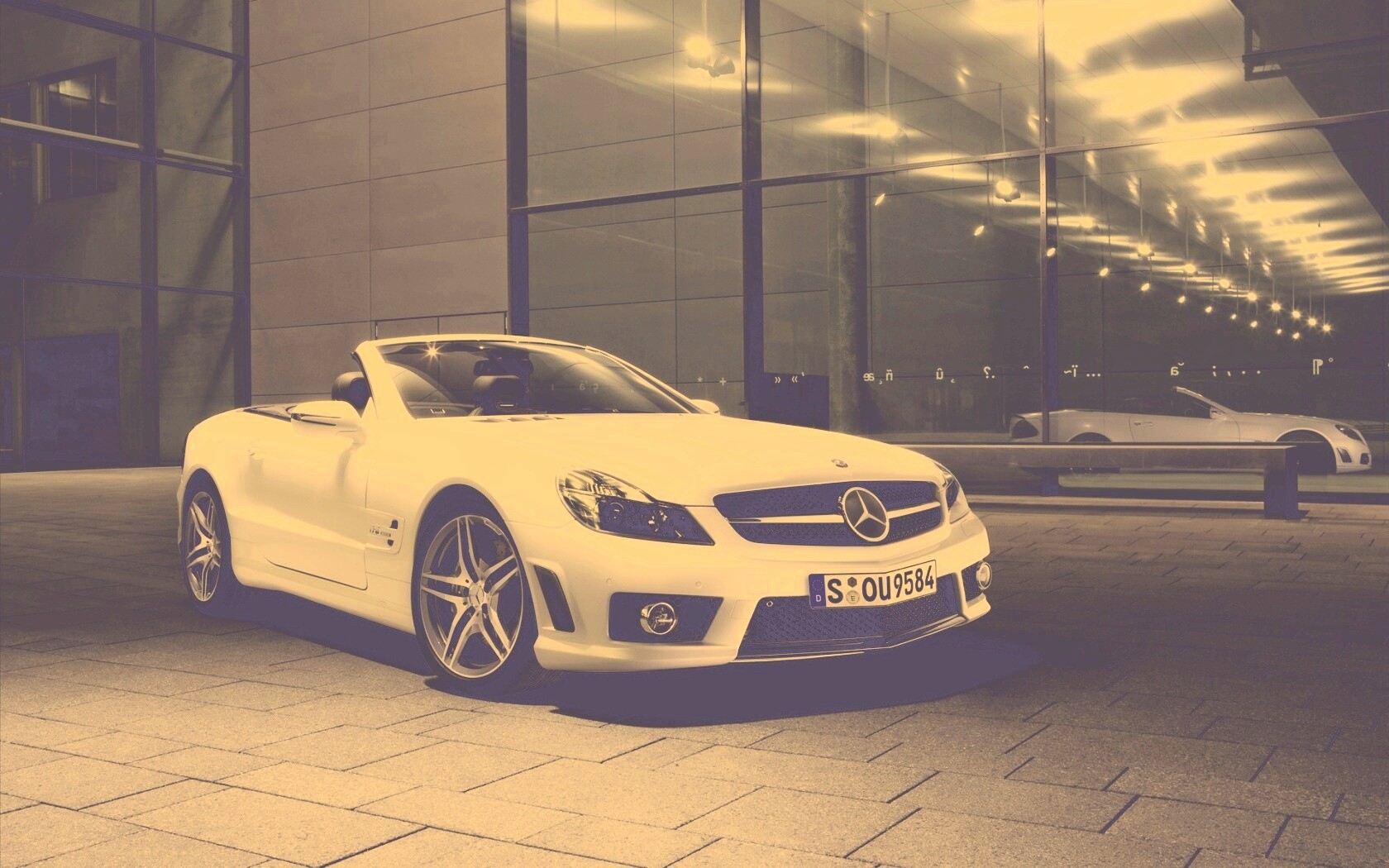 Белый мерседес с открытым верхом обои