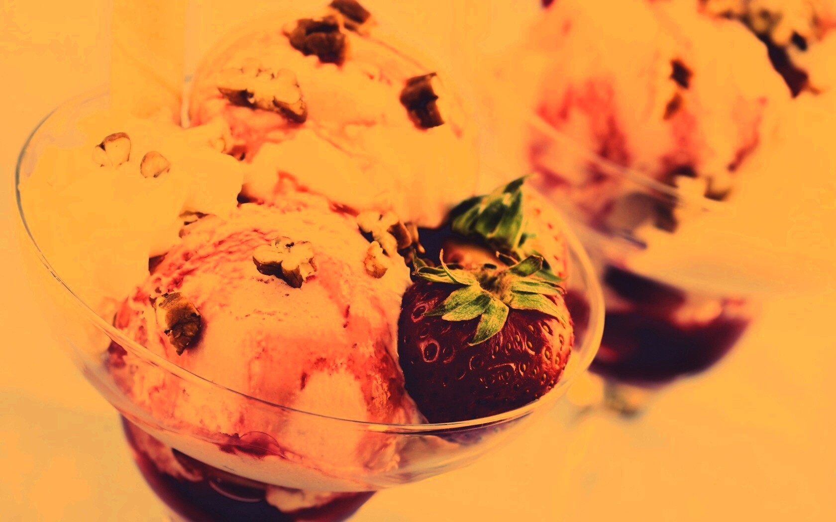 Клубничное мороженное обои