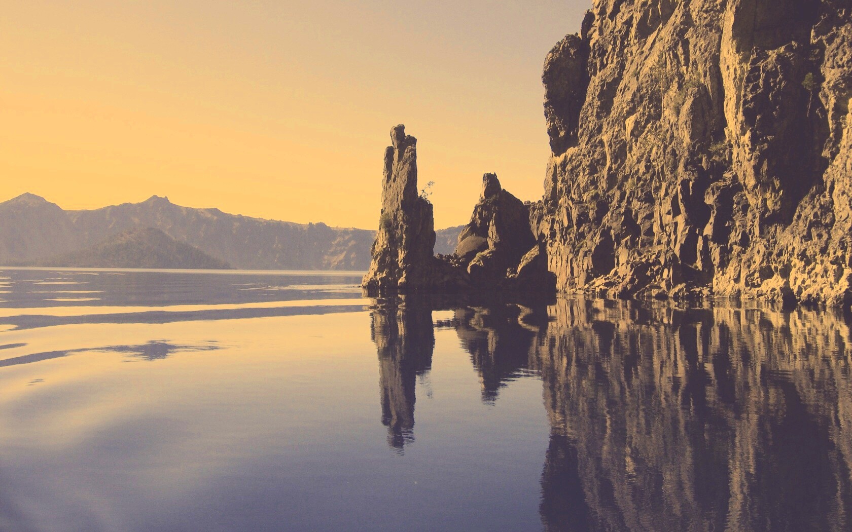 Скалистый берег обои