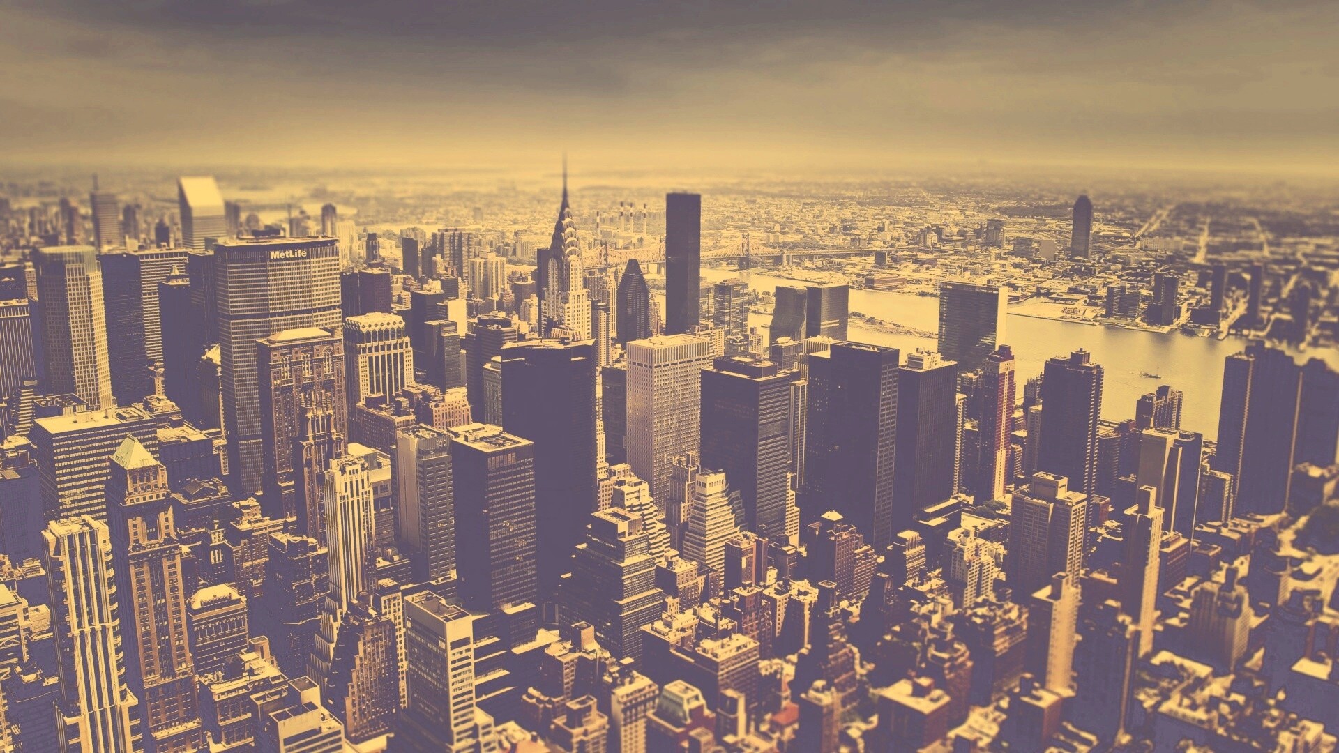 Темное небо над городом обои