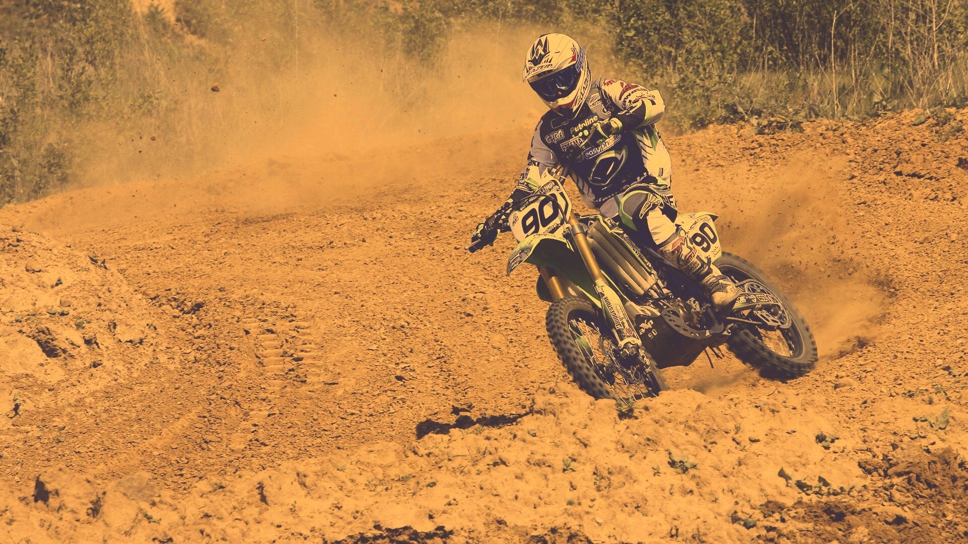 На мототреке обои