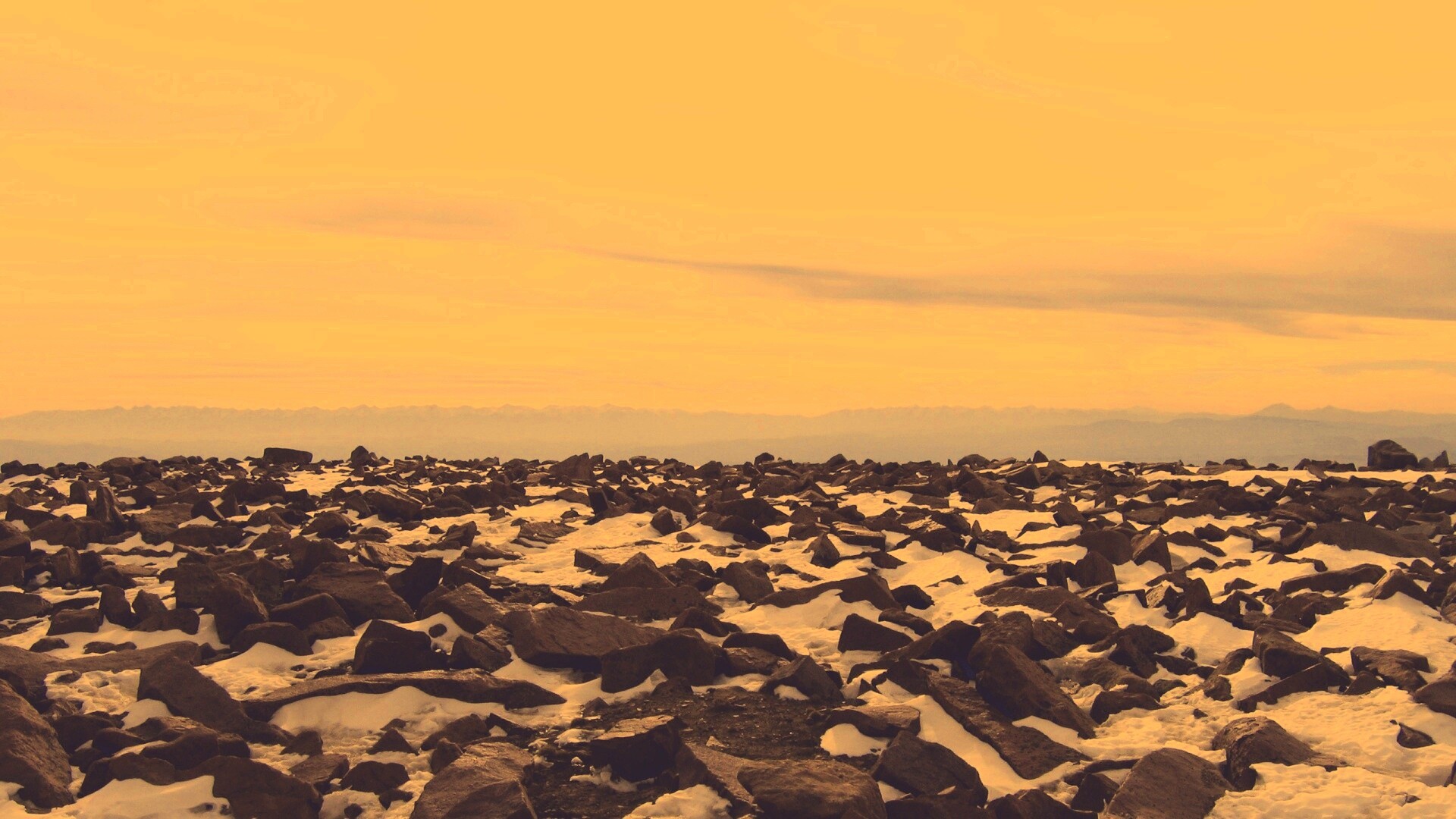 Заснеженная каменистая равнина обои