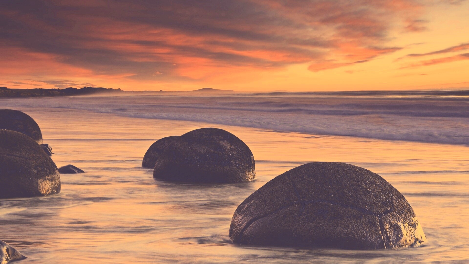 Камни в морском прибое обои