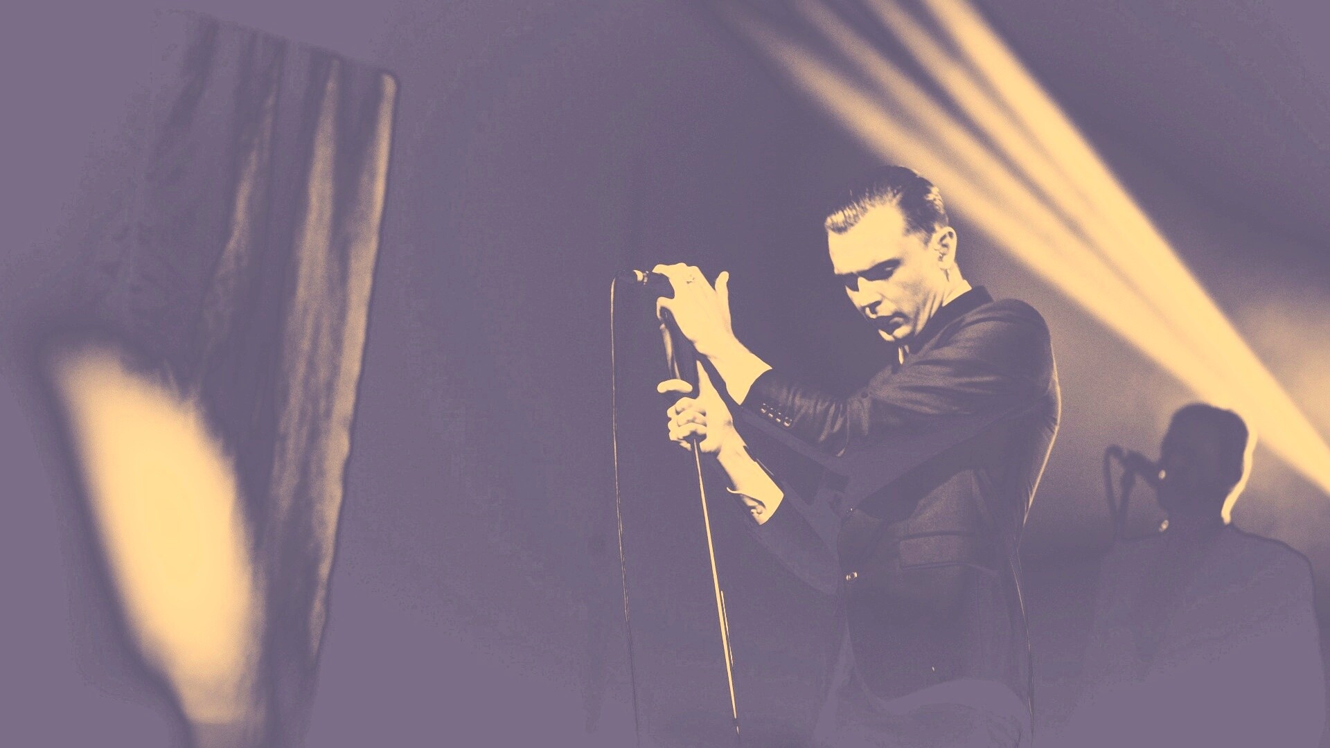 Тео Хатчкрафт на сцене обои