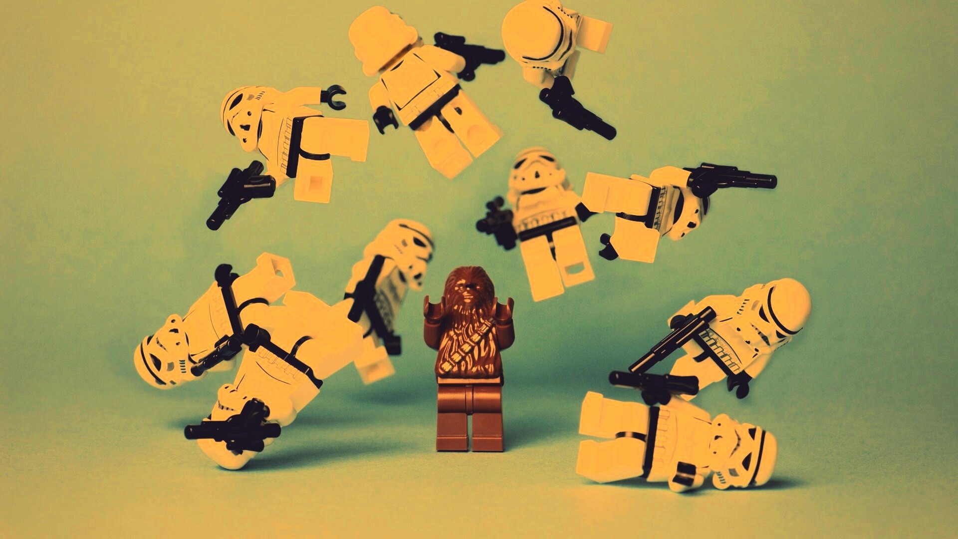 Чубака раскидывает имперских штурмовиков обои