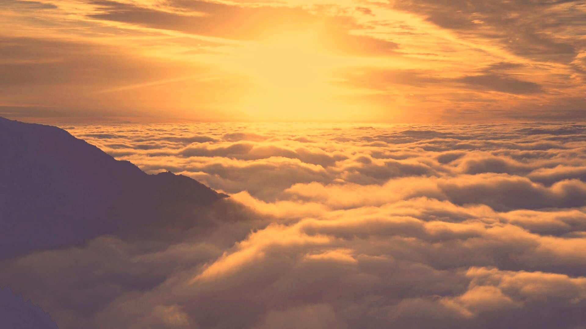 Горы выше облаков обои