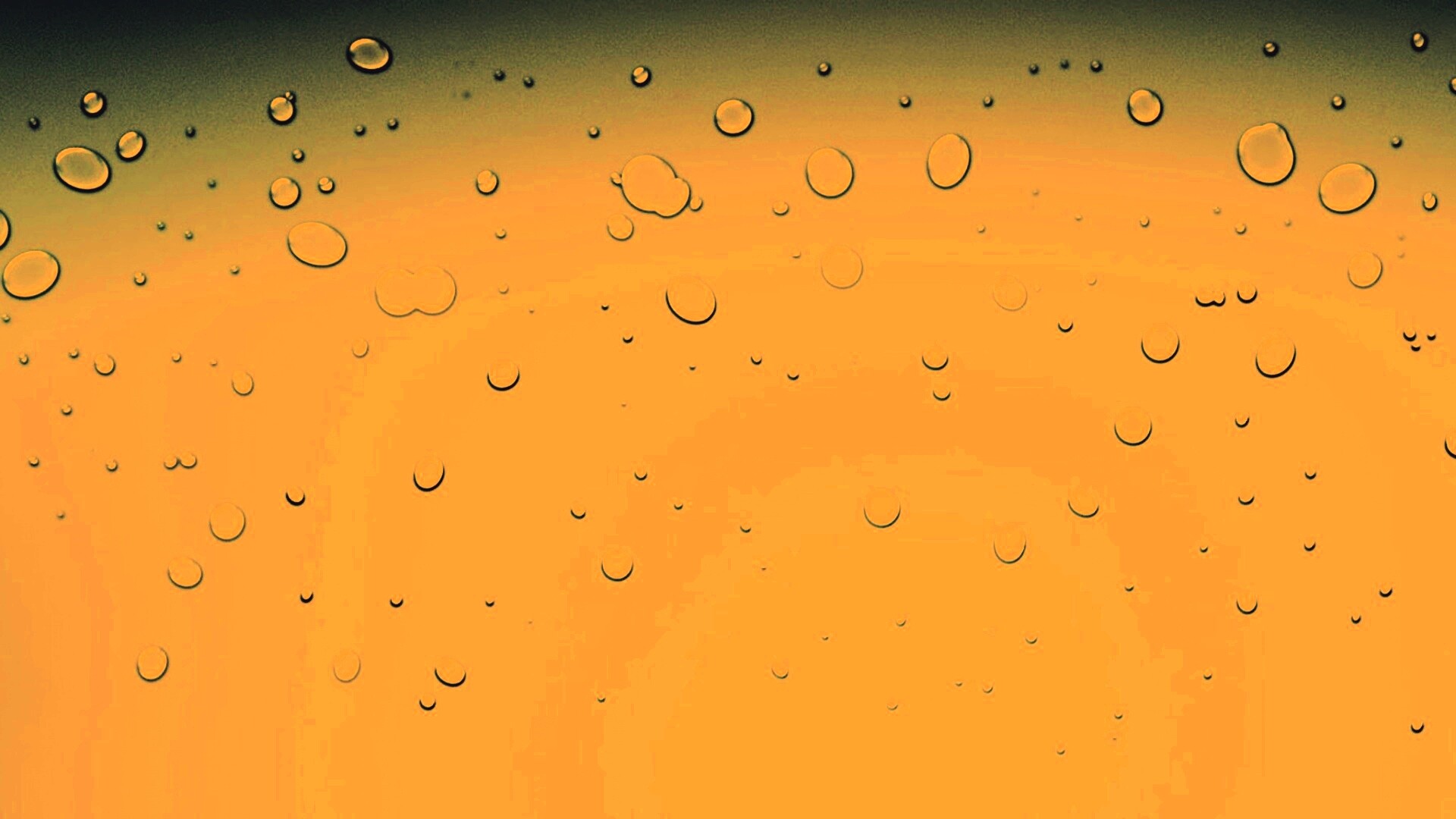 Капли на светлом фоне обои