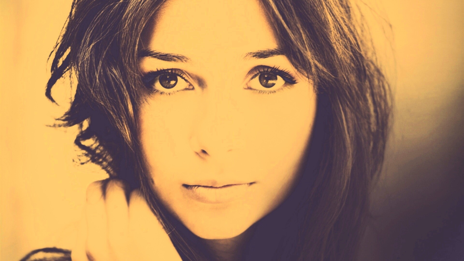 Кареглазая девушка обои