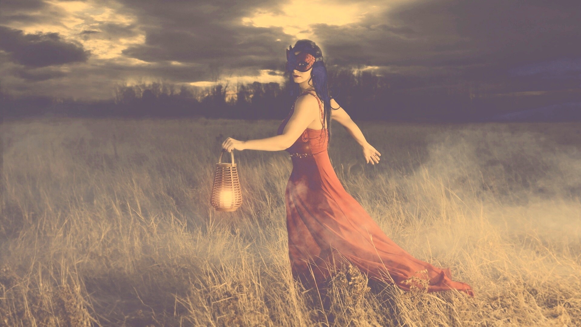 Девушка со свечей обои