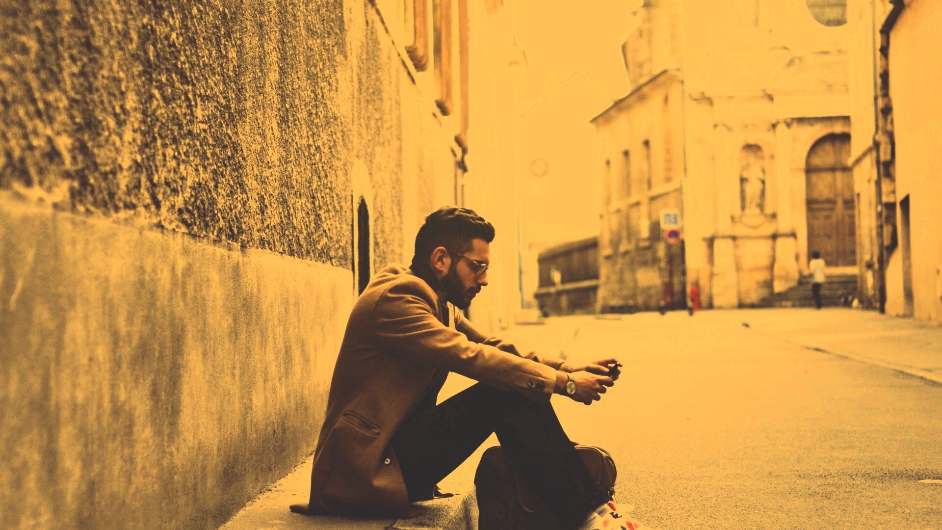 Хипстер с телефоном обои