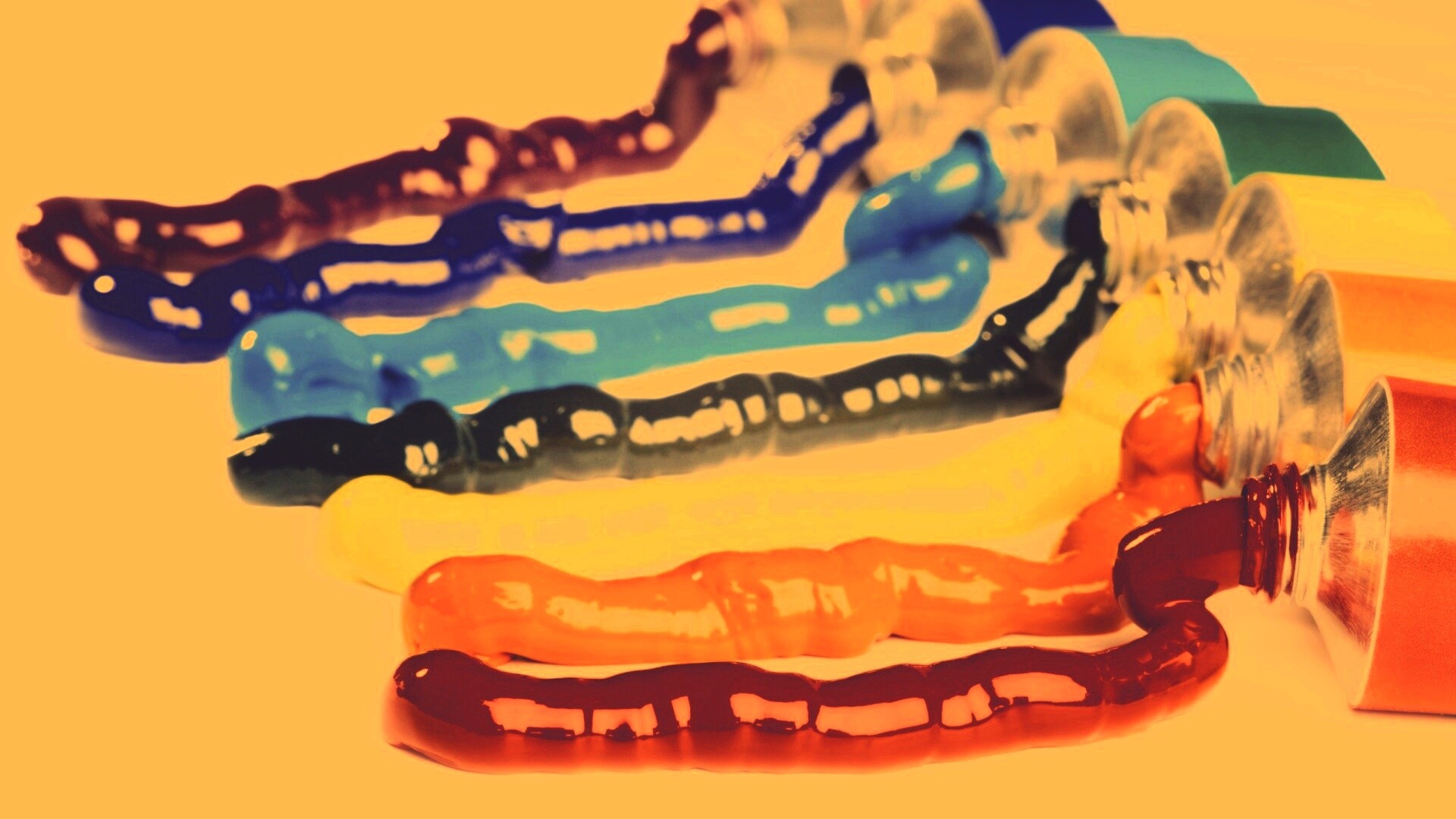 Тюбики с краской обои