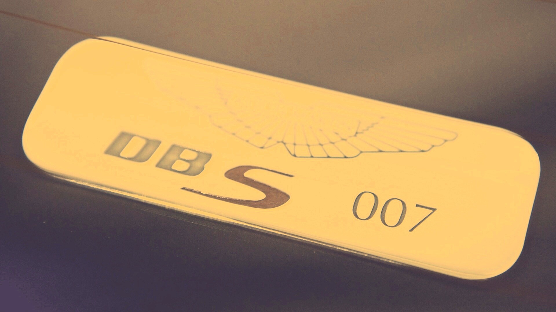 Астон Мартин Джеймса Бонда, табличка обои