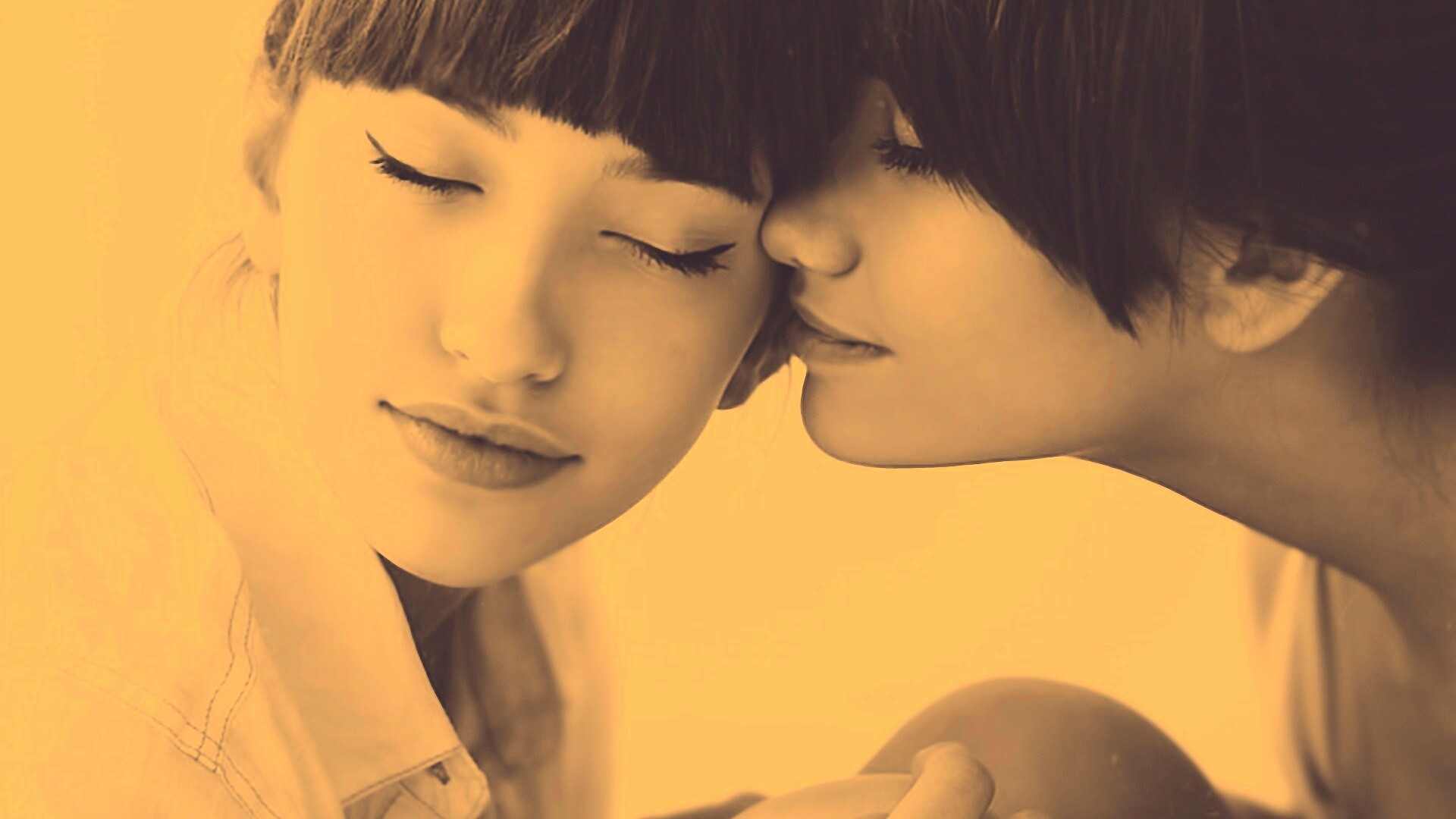 Две очень красивые девушки обои