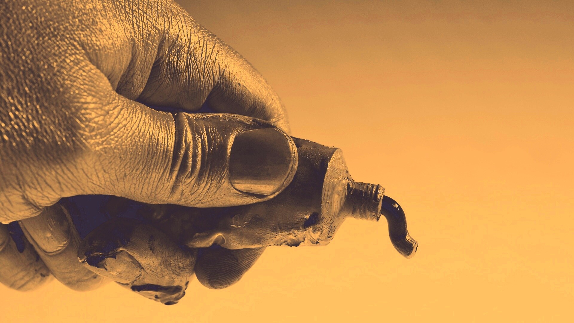 Чёрная краска обои