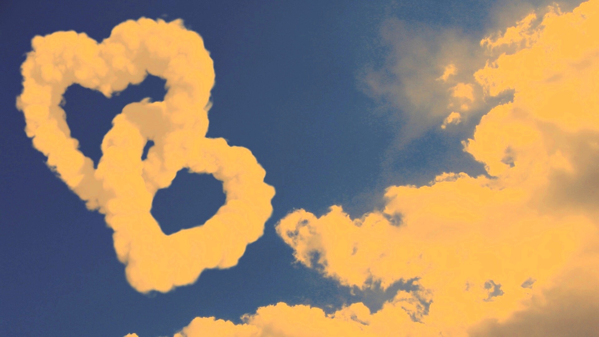 Облака в виде сердца обои